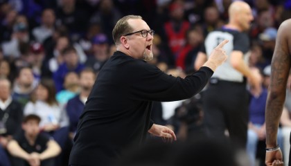 开云体育app-容易一溃千里！76人单赛季3次在主场输掉至少40分成历史首队